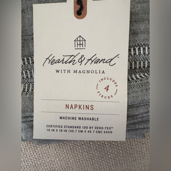Hearth & hand with Magnolia - 2 sets of 4 gray/whitete linen napkins - Picture 3 of 4